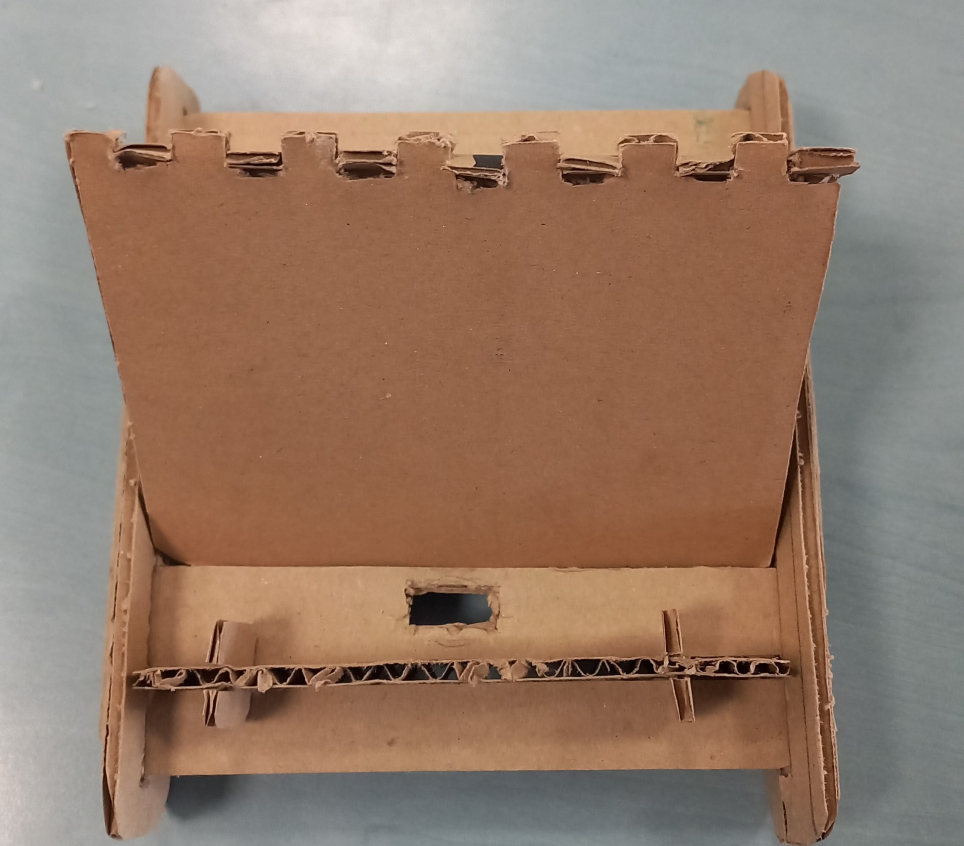 Maquette du projet final avec encoche chargeur.
